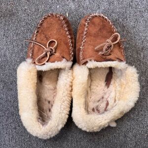 L.L. Bean Brown Moccassin Slipper Women’s Size 8